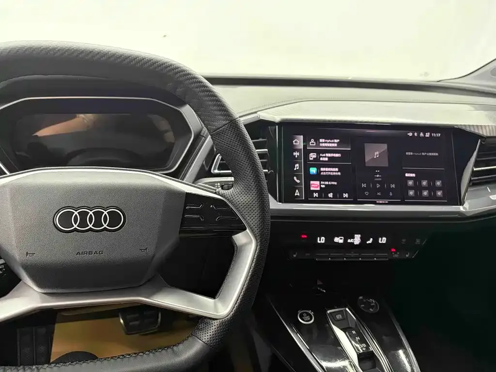 Audi Q4 e-tron — фото 3