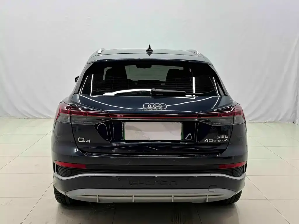 Audi Q4 e-tron — фото 8