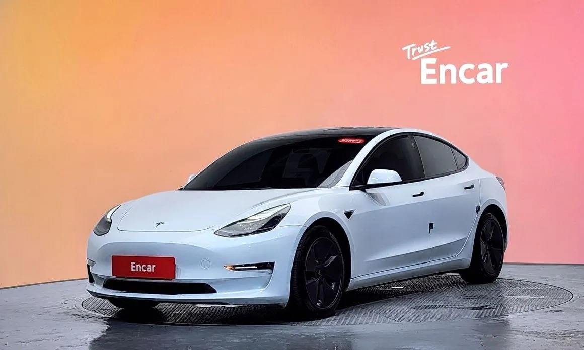 Tesla Model 3 — фото 1