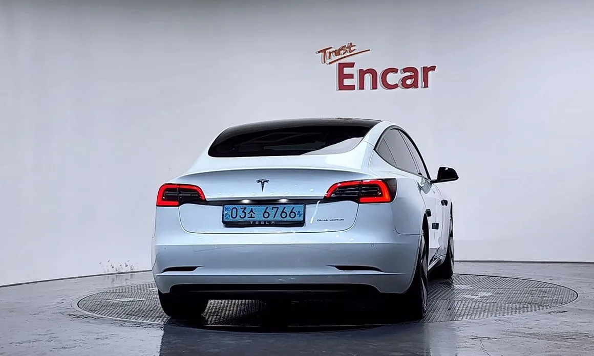 Tesla Model 3 — фото 2