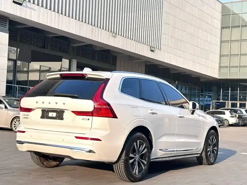 Volvo XC60 — фото 9