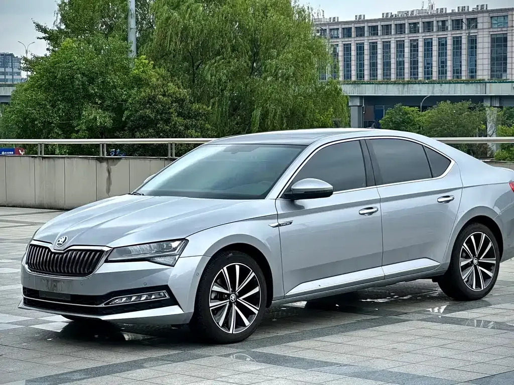 Skoda Superb — фото 1