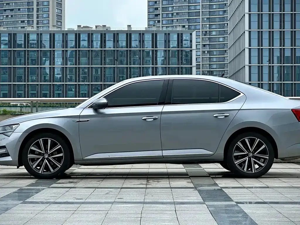 Skoda Superb — фото 8