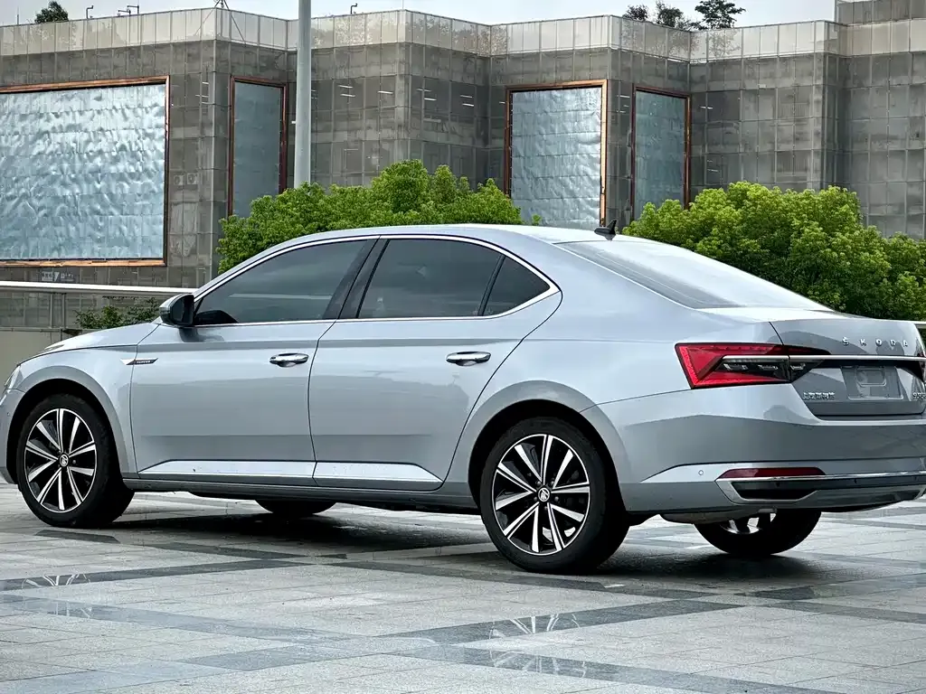 Skoda Superb — фото 7