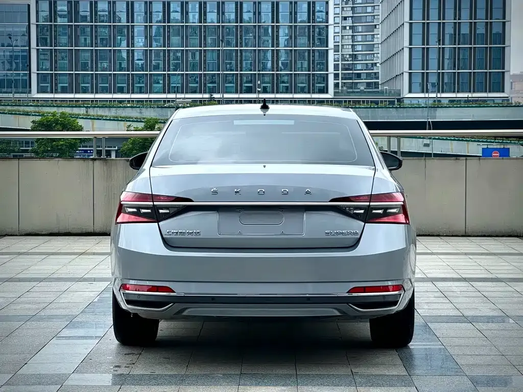 Skoda Superb — фото 9