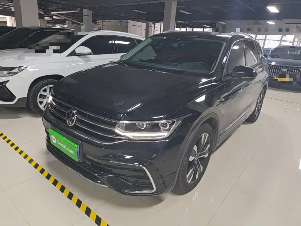 Volkswagen Tiguan L — фото 1
