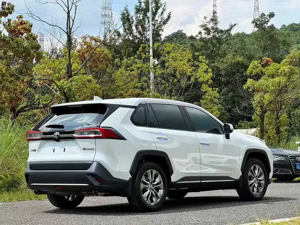 Toyota Wildlander — фото 7