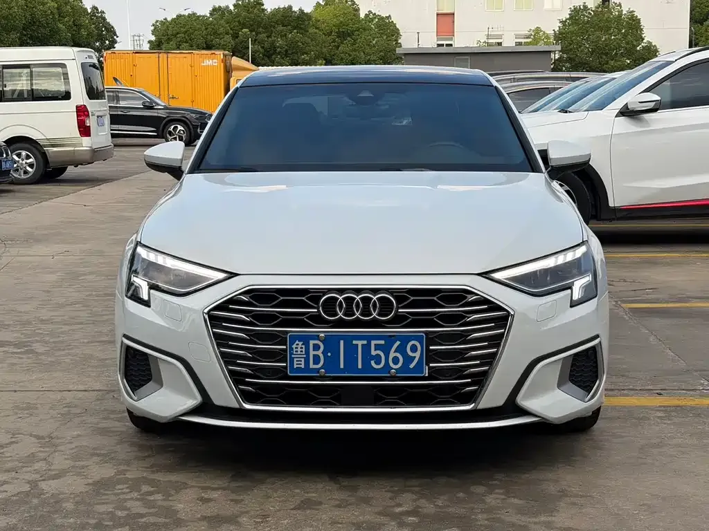 Audi A3 — фото 1