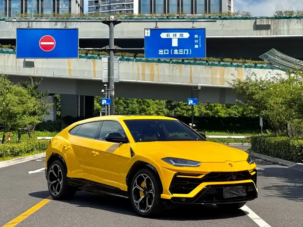 Lamborghini Urus — фото 6