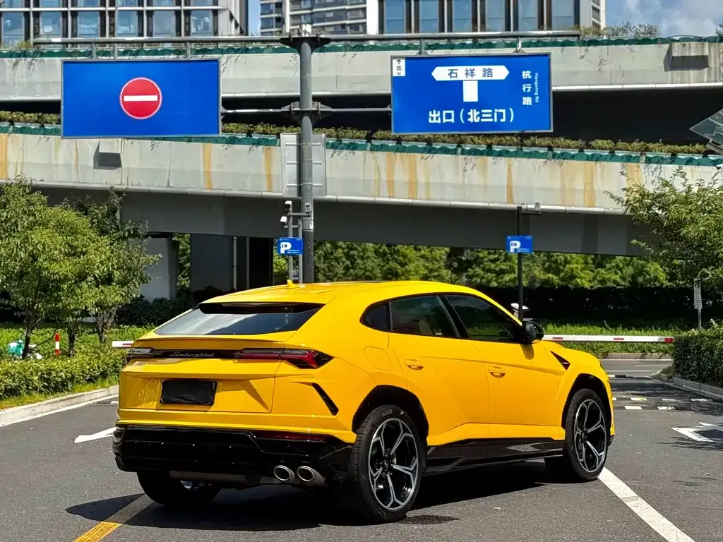 Lamborghini Urus — фото 7