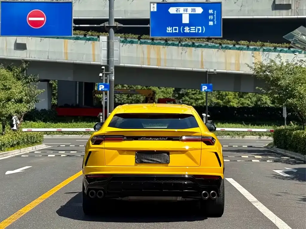 Lamborghini Urus — фото 2