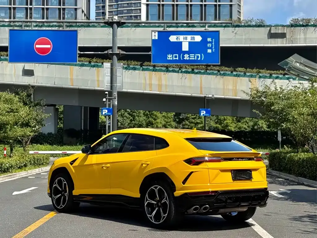 Lamborghini Urus — фото 3