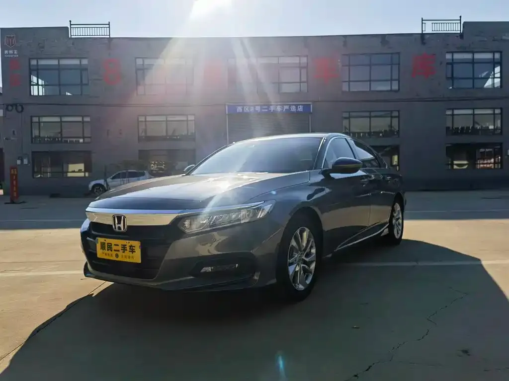 Honda Accord — фото 1