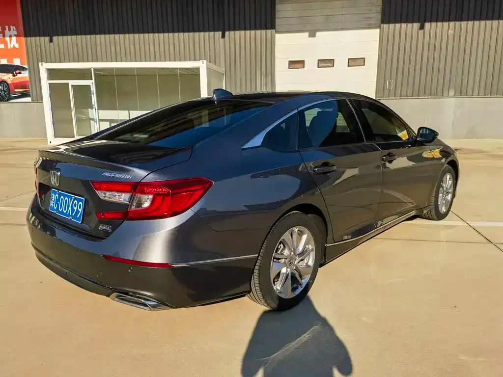 Honda Accord — фото 3