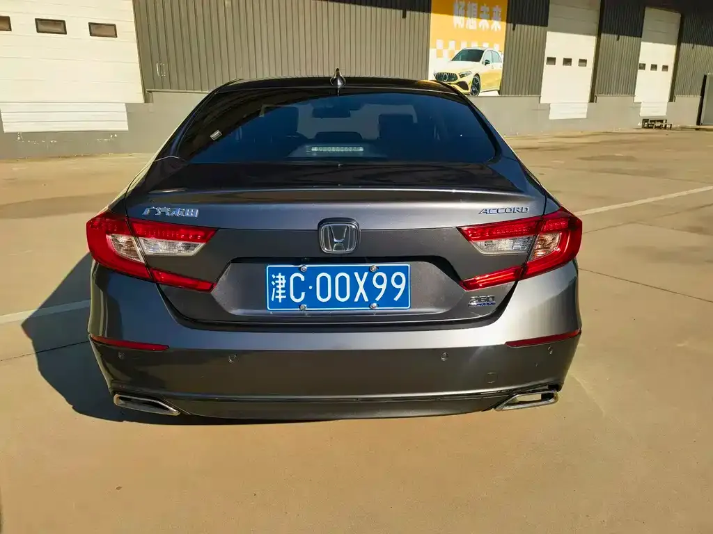 Honda Accord — фото 10