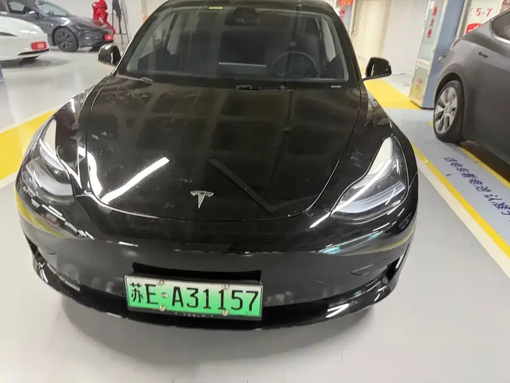 Tesla Model 3 — фото 1