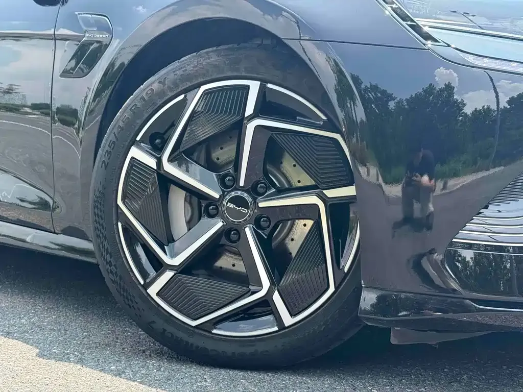 BYD Seal — фото 8
