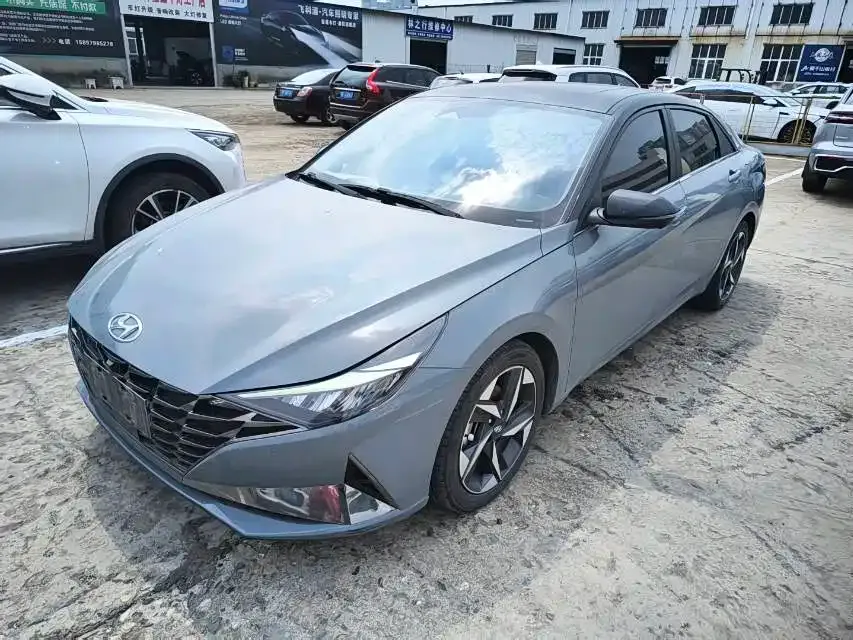 Hyundai Elantra — фото 3