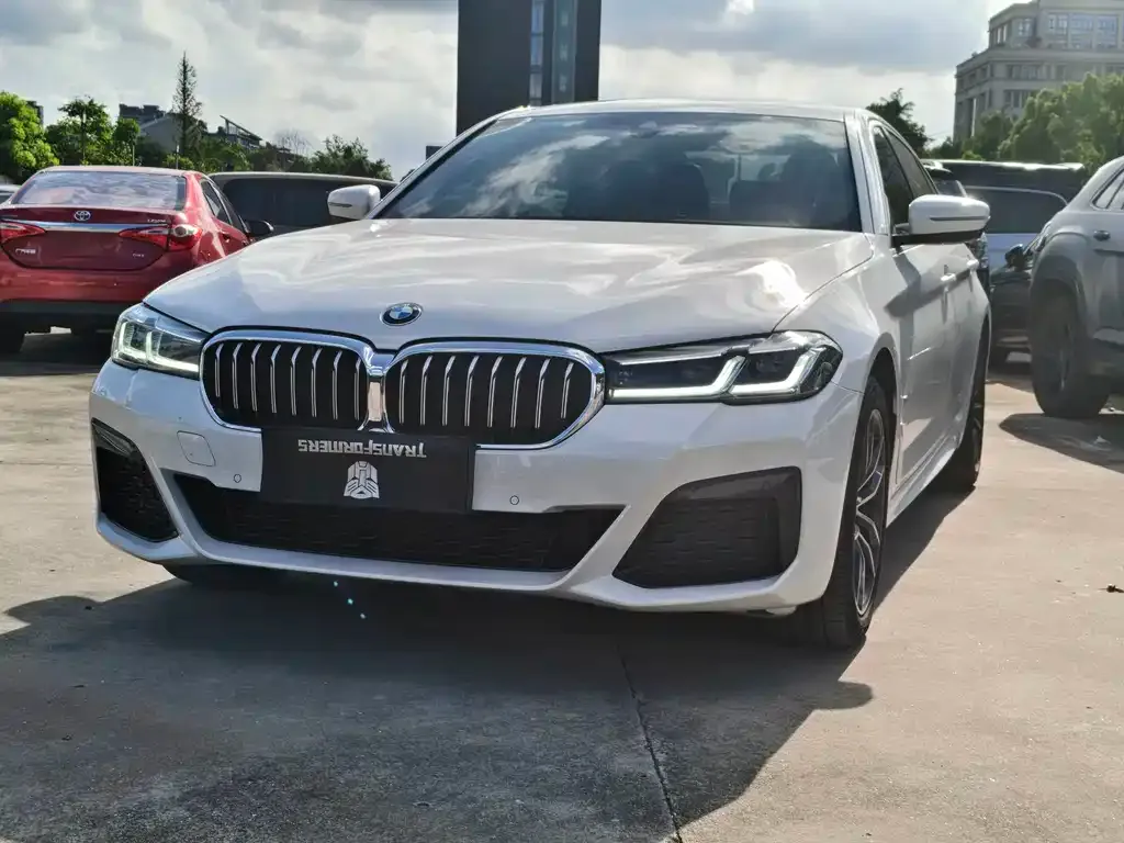 BMW 5 Series — фото 1