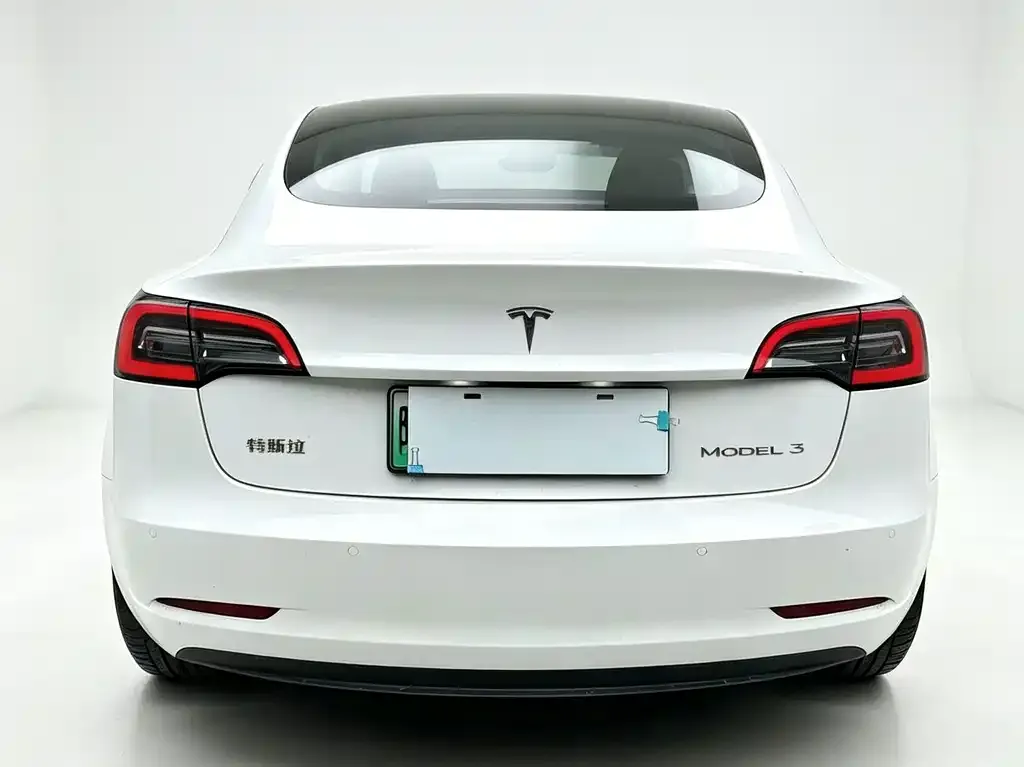 Tesla Model 3 — фото 7