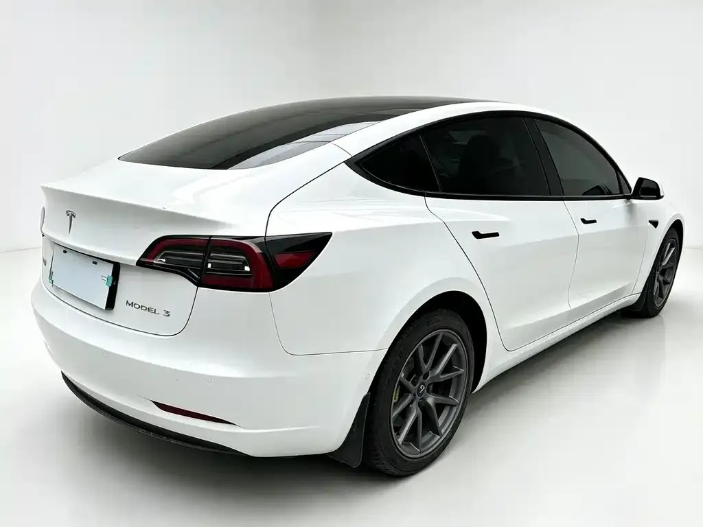 Tesla Model 3 — фото 9