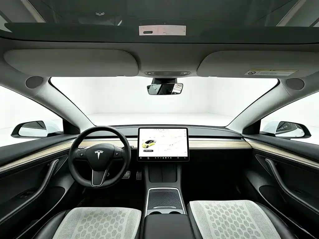 Tesla Model 3 — фото 3