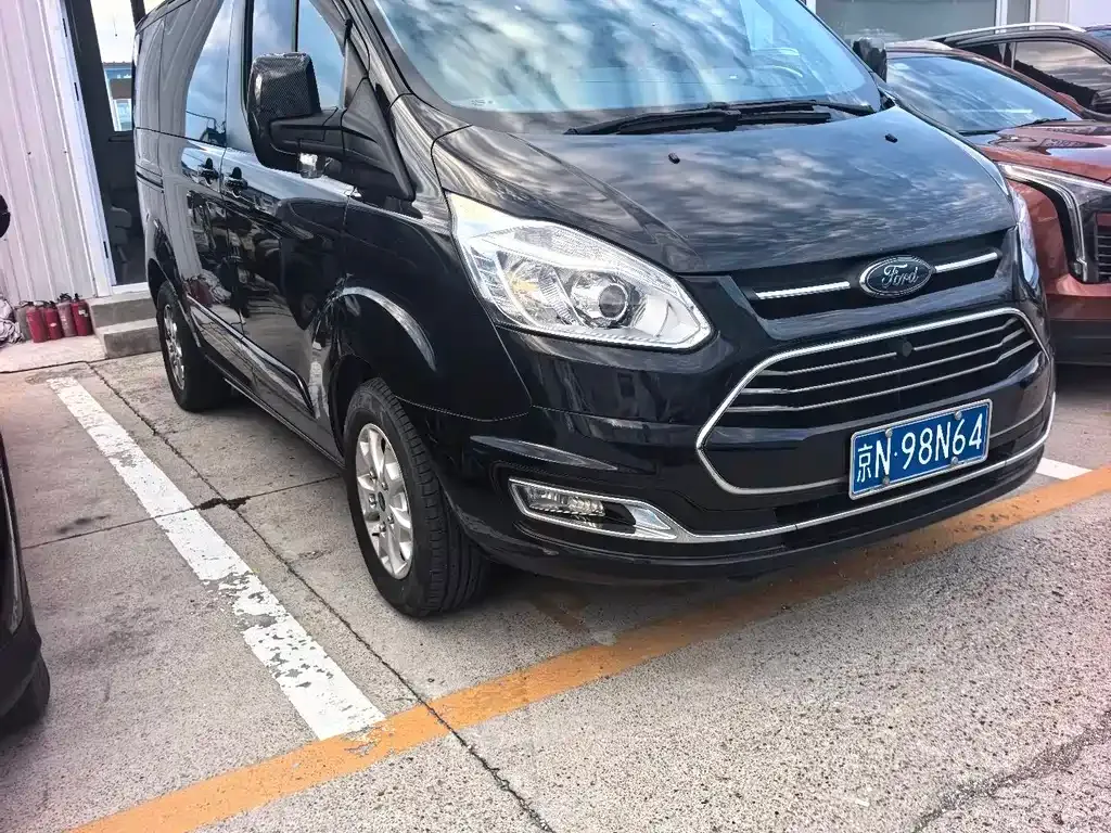 Ford Tourneo — фото 9