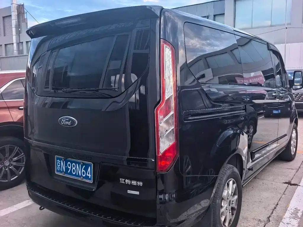 Ford Tourneo — фото 7