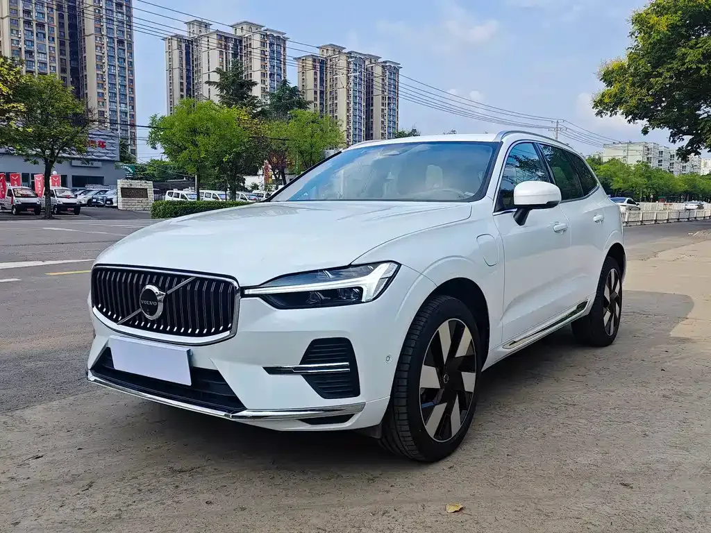 Volvo XC60 PHEV — фото 1