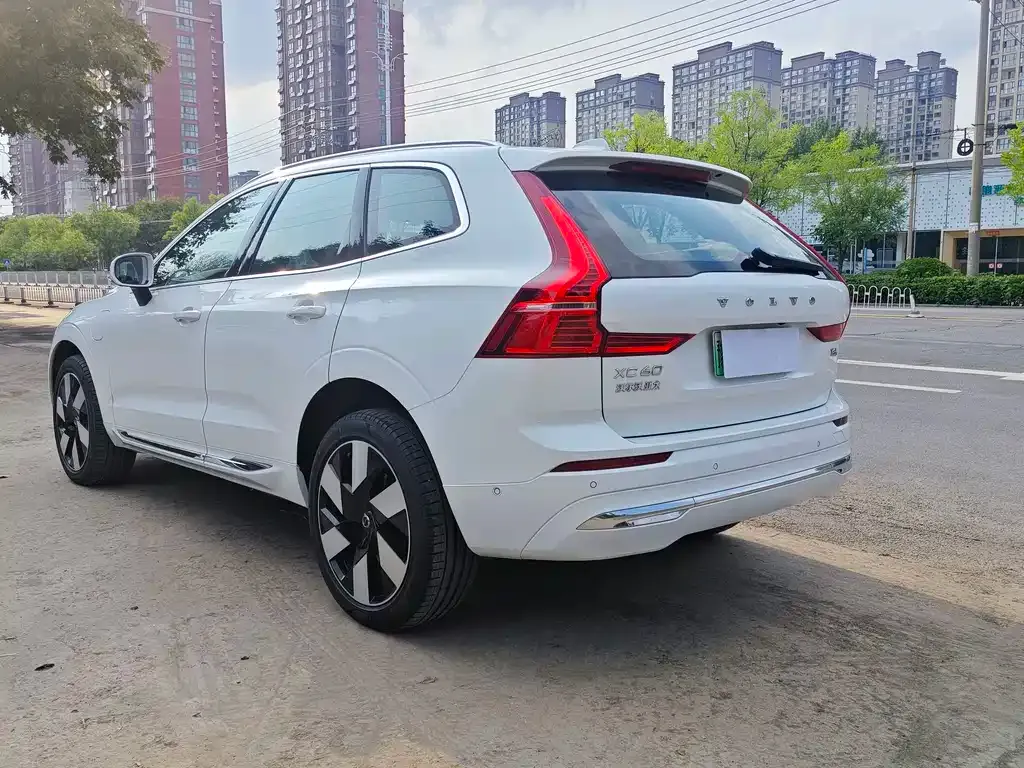 Volvo XC60 PHEV — фото 6