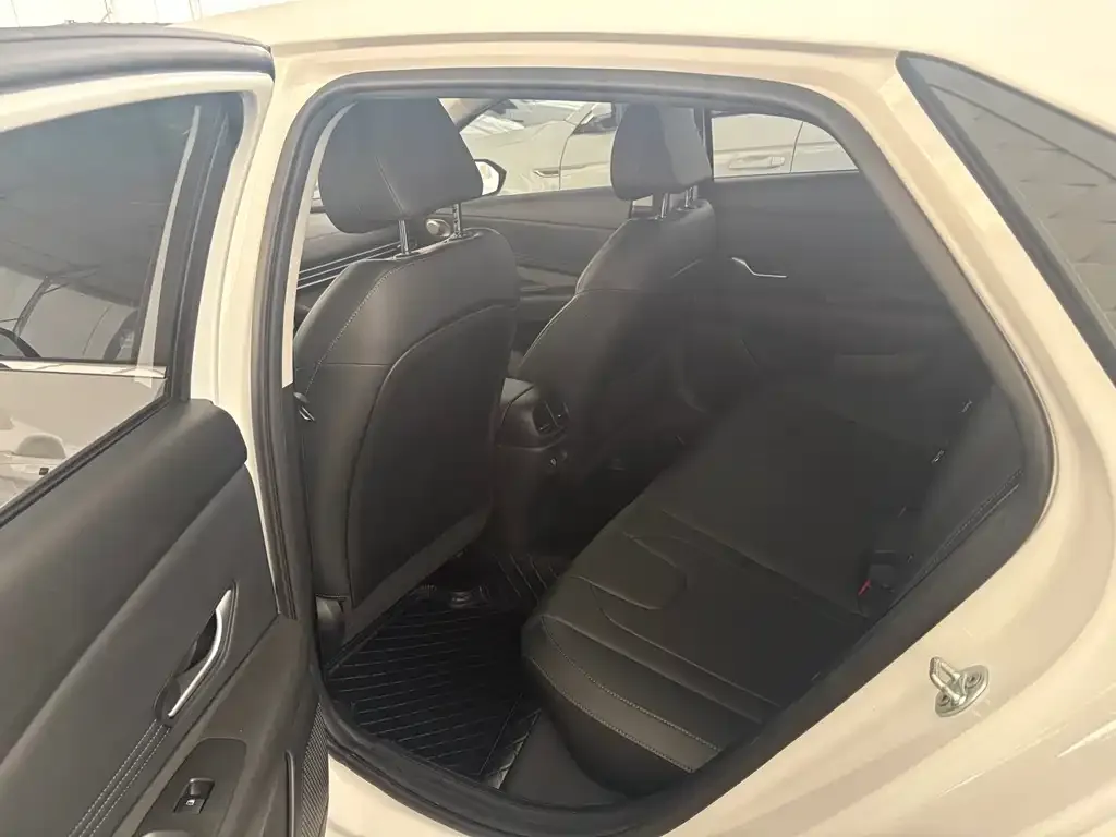 Hyundai Elantra — фото 2