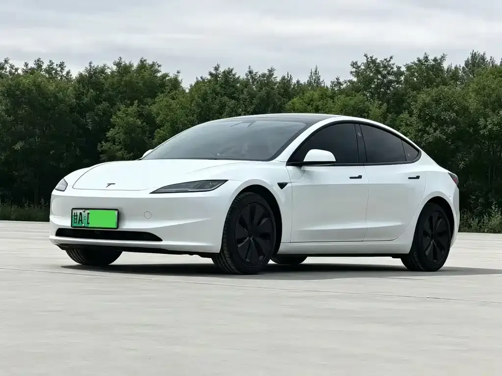 Tesla Model 3 — фото 1