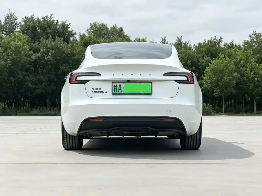 Tesla Model 3 — фото 8