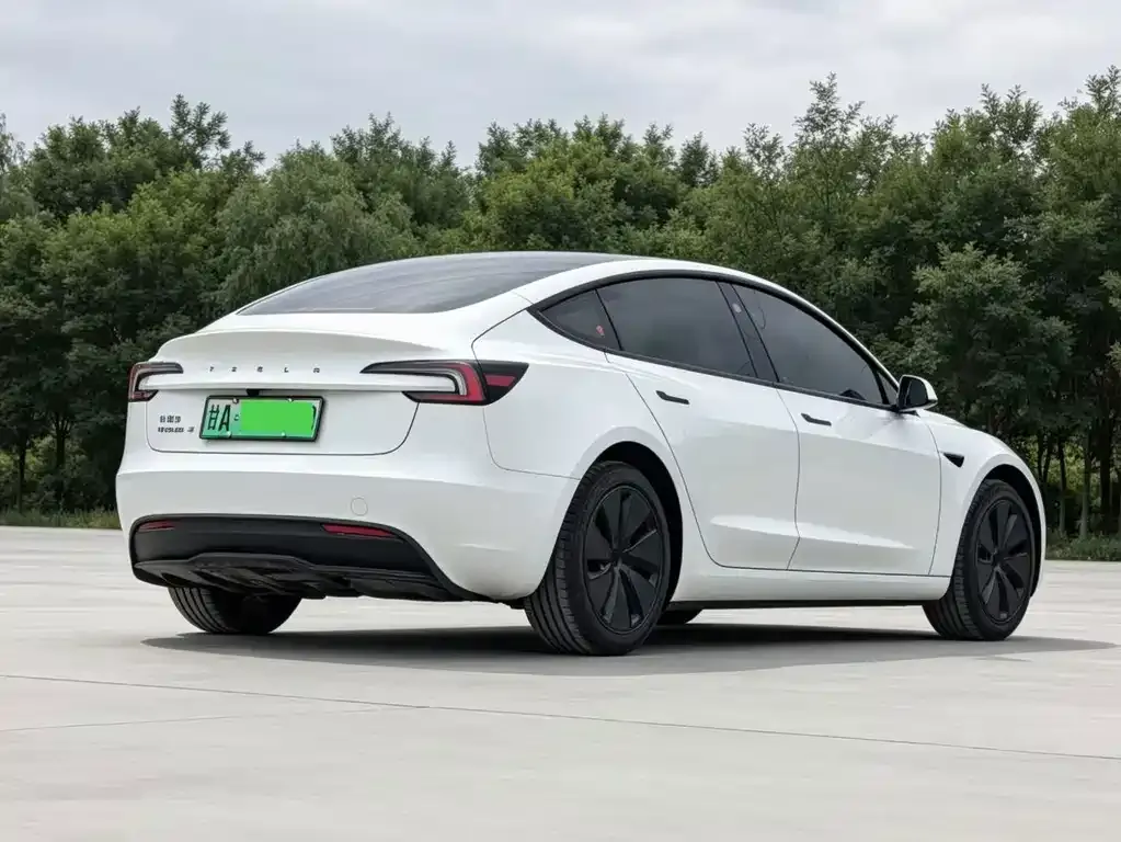 Tesla Model 3 — фото 3