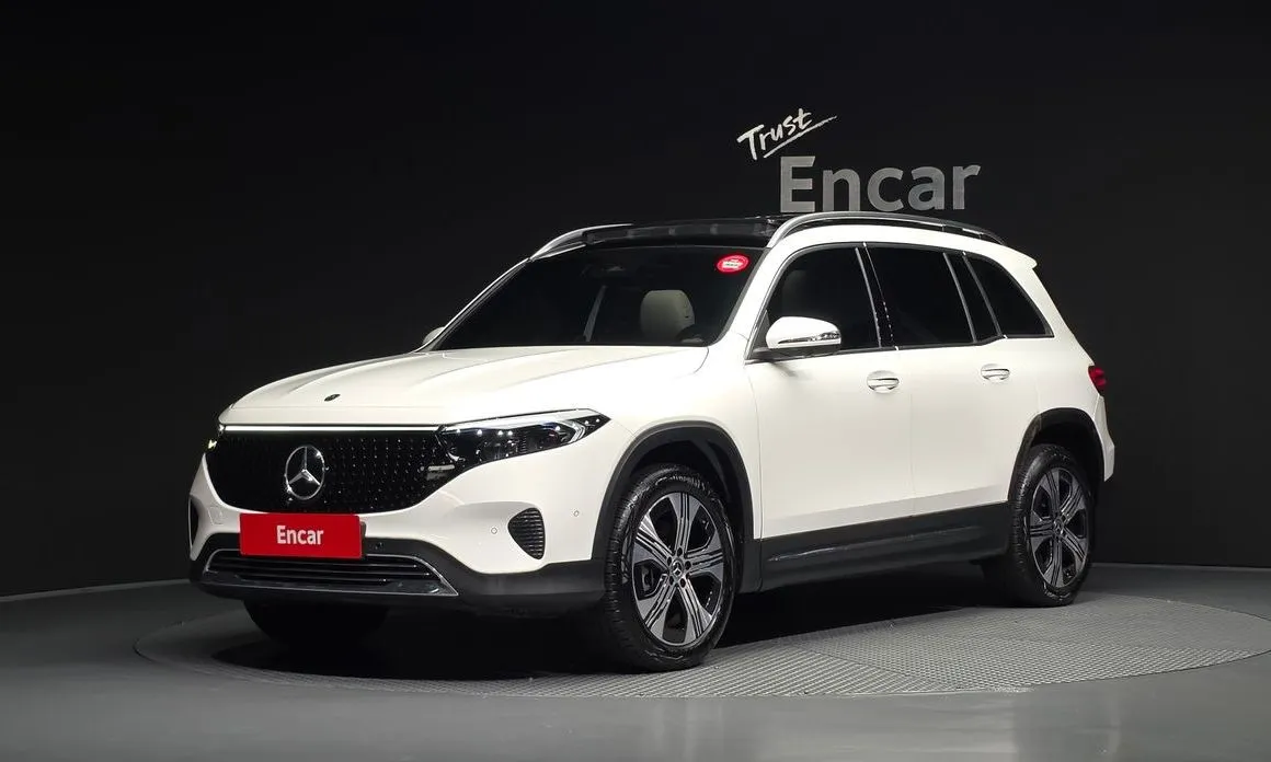 Mercedes-Benz EQB — фото 1