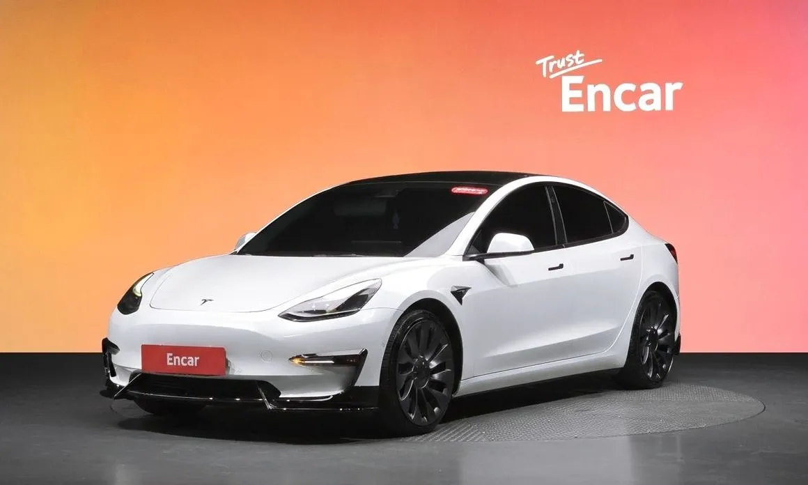 Tesla Model 3 — фото 1