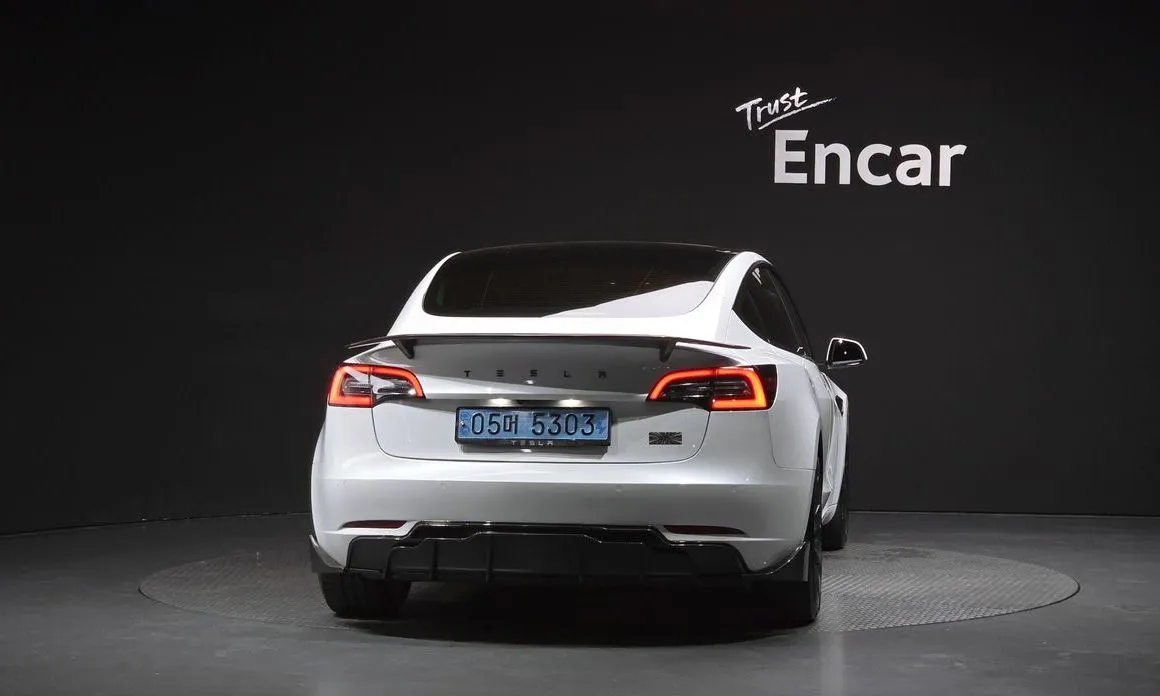 Tesla Model 3 — фото 3