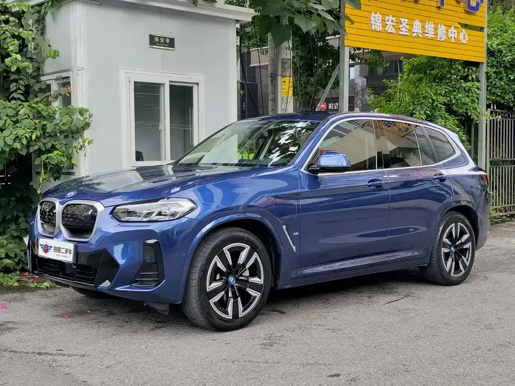 BMW iX3 — фото 1