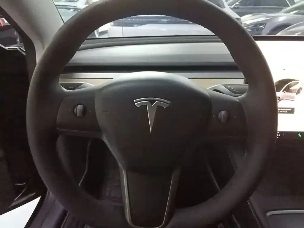 Tesla Model 3 — фото 5
