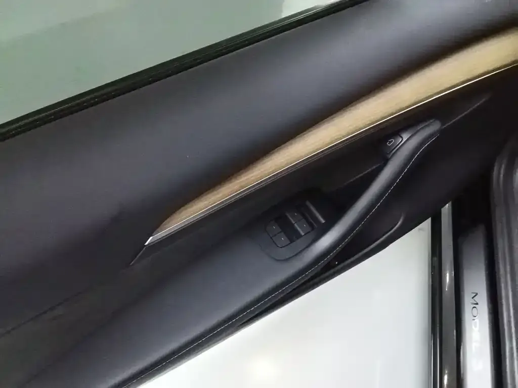 Tesla Model 3 — фото 3