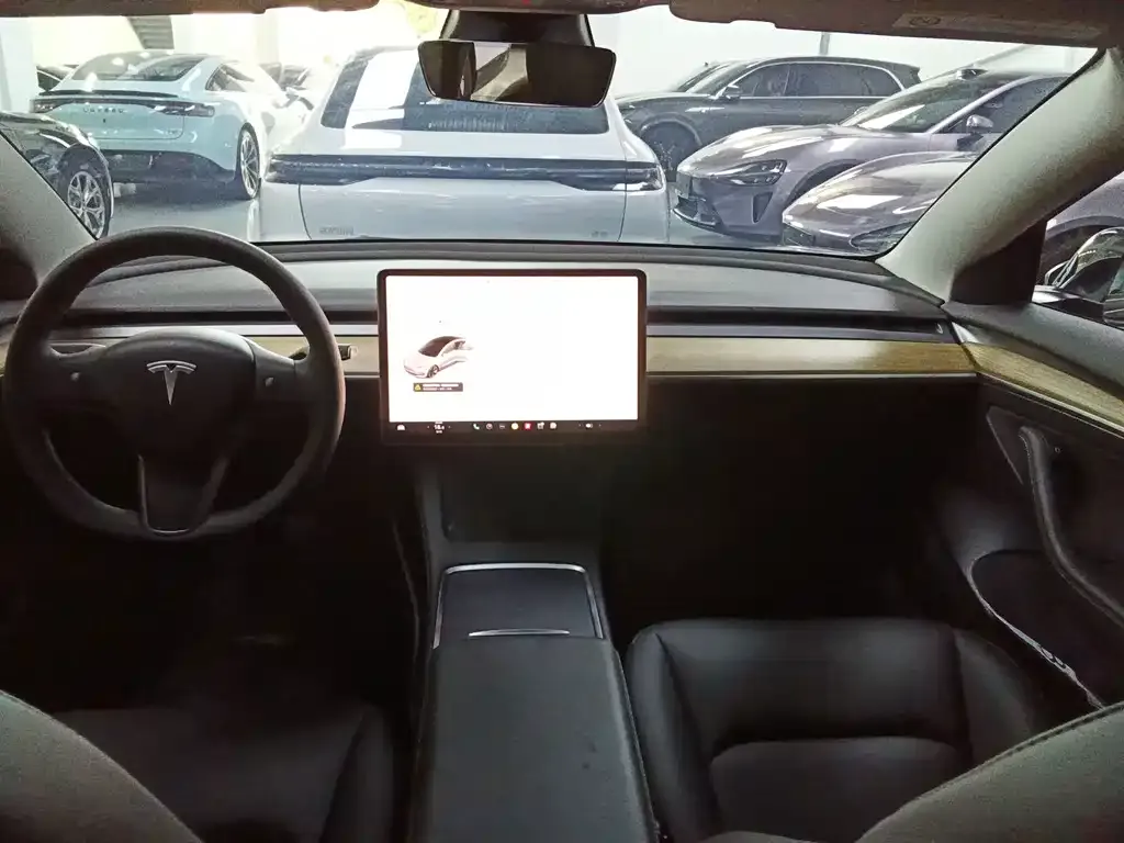 Tesla Model 3 — фото 10