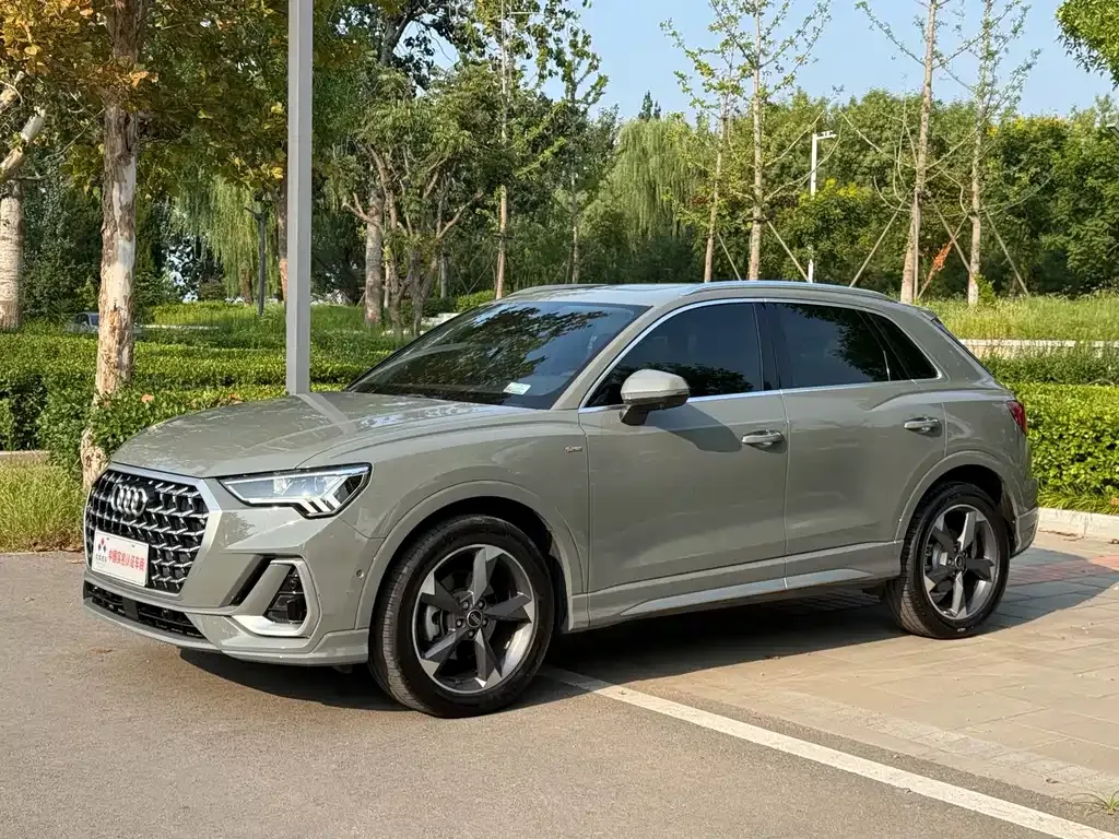 Audi Q3 — фото 1