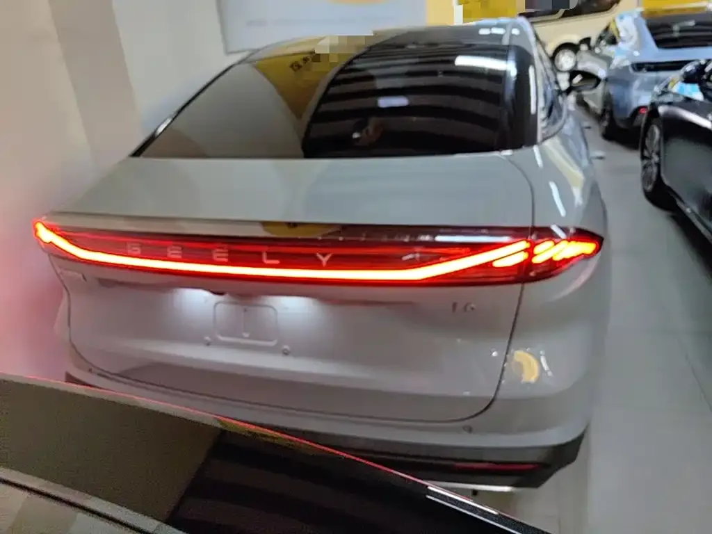 Geely Galaxy L6 — фото 10