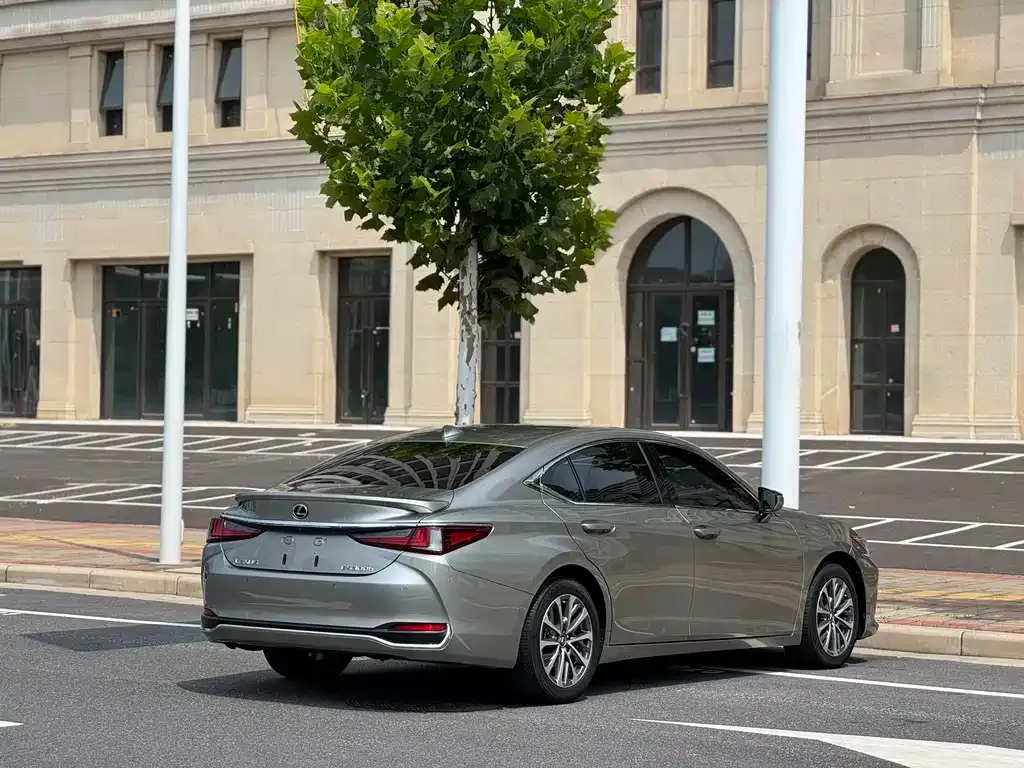 Lexus ES — фото 5