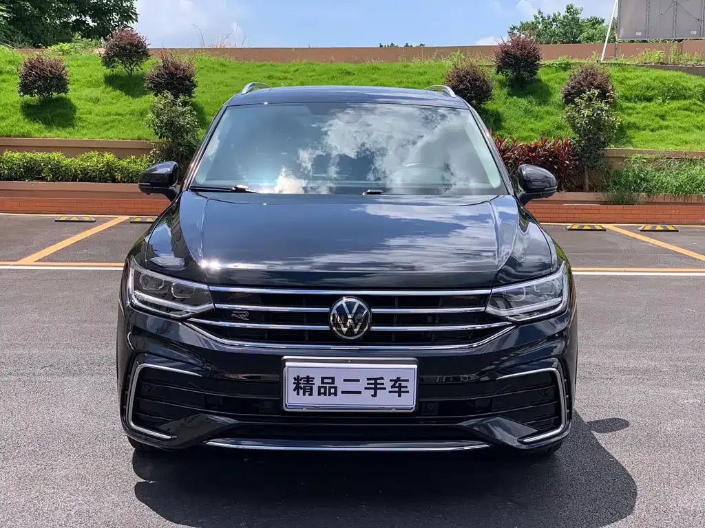 Volkswagen Tiguan L — фото 10