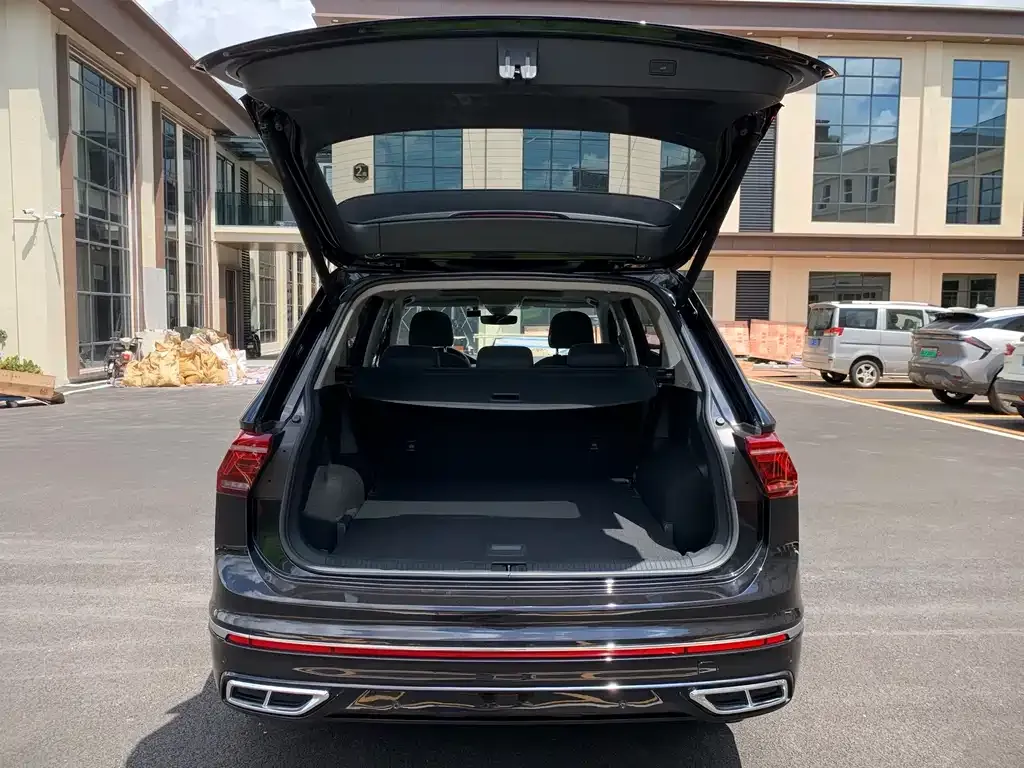 Volkswagen Tiguan L — фото 4