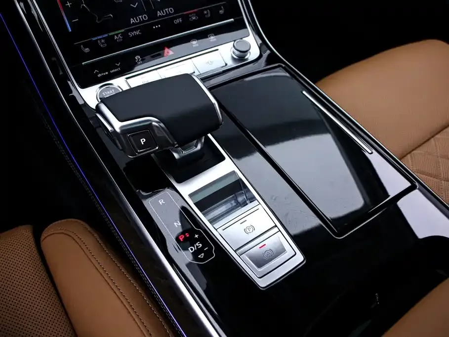 Audi A8 — фото 8