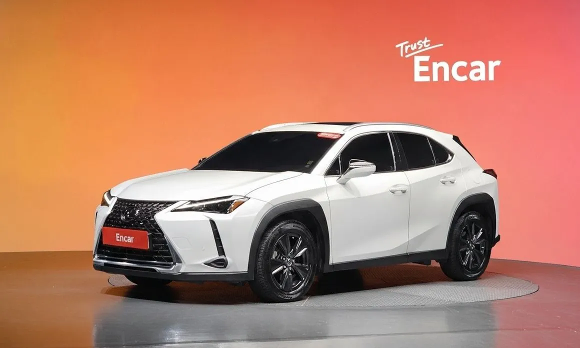 Lexus UX — фото 1