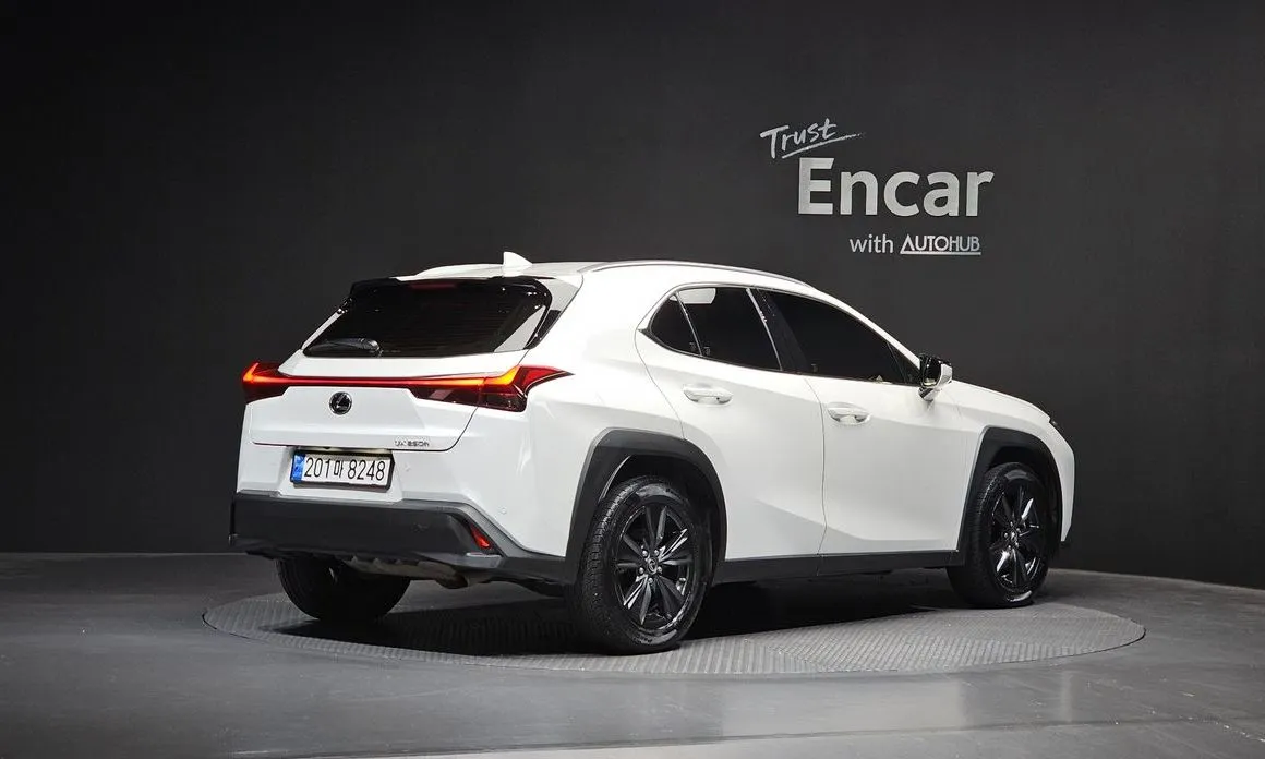 Lexus UX — фото 4