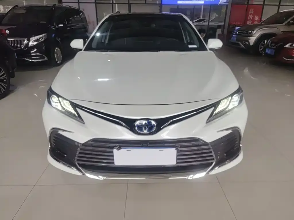 Toyota Camry — фото 9